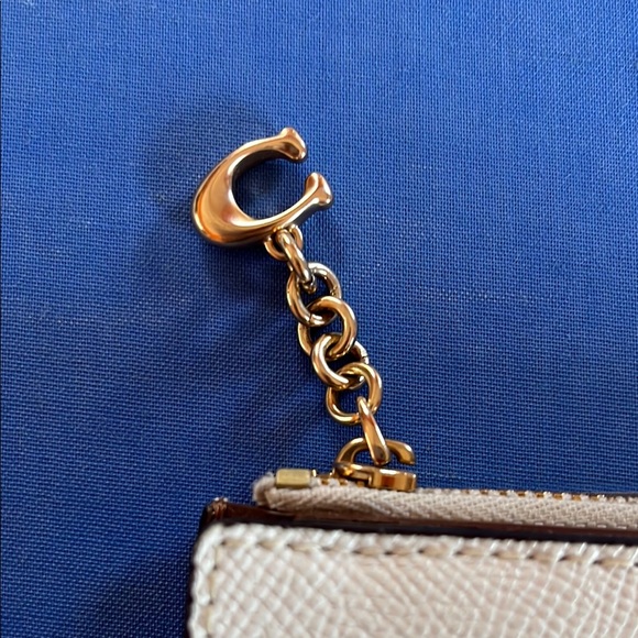 Coach Cream and Gold Key Card Holder - Picture 3 of 8